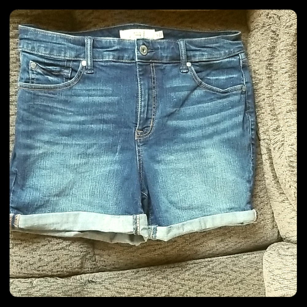 💙NEW TORRID DENIM SHORTS  sz 12